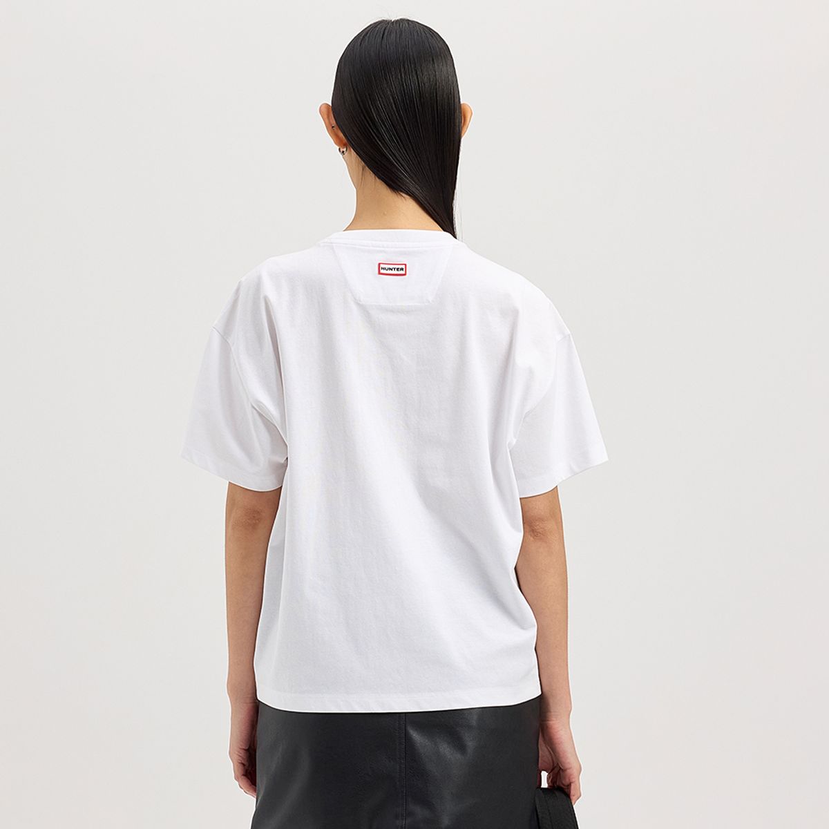 헌터(HUNTER) [WOMEN] 시즌 그래픽 로고 티셔츠 - 화이트 HCW0003ATZWHT