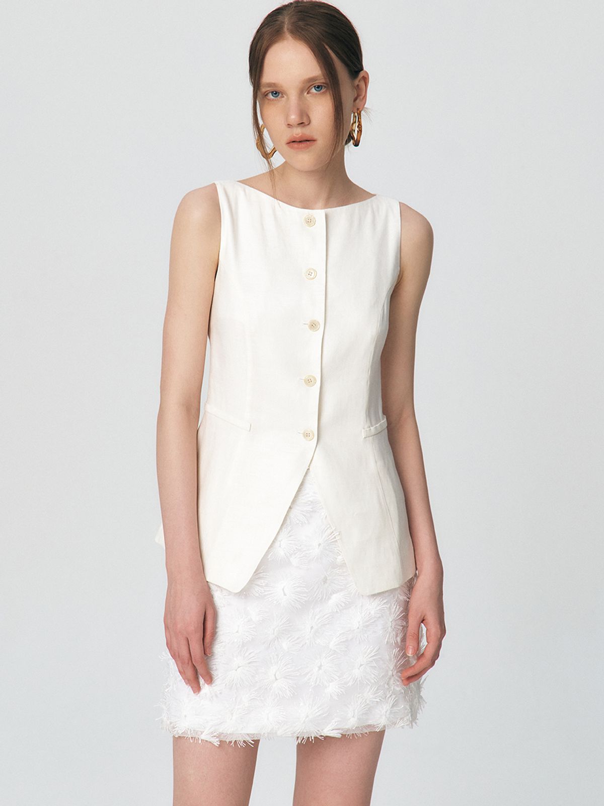 쿠메(KUMÉ) Linen Boat-neck Vest, Ivory