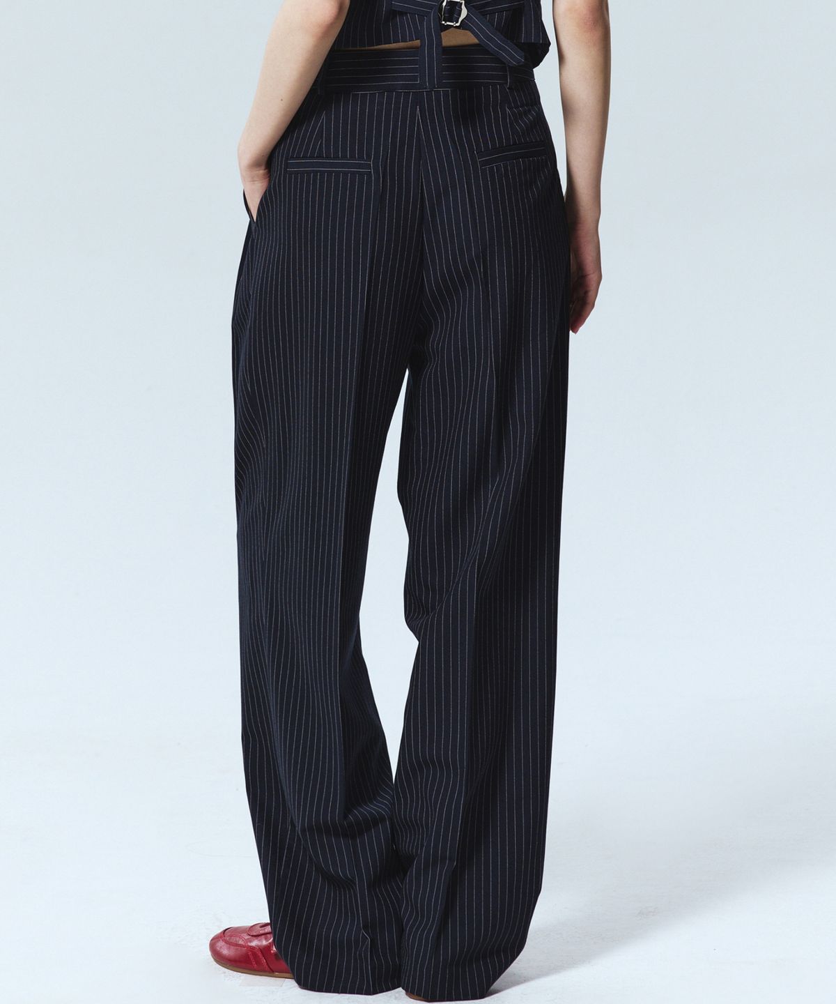 닉앤니콜(NICK&NICOLE) TAILORED STRIPE PINTUCK SLACKS_NAVY