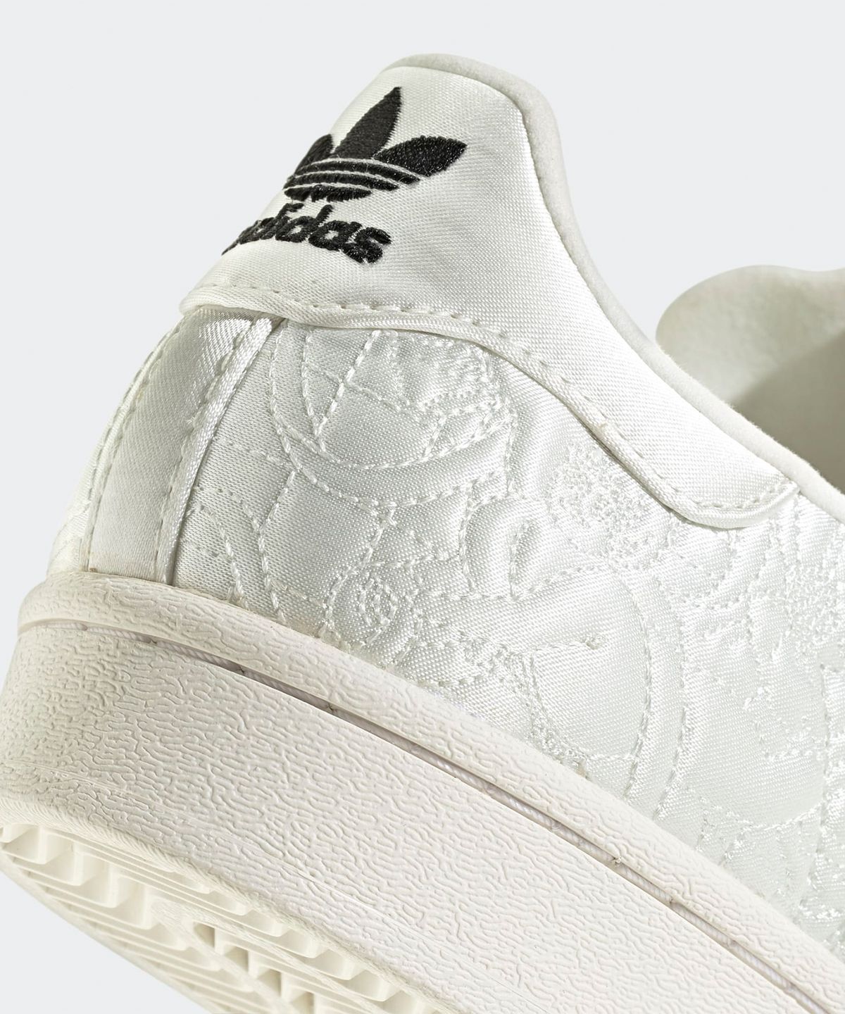 아디다스(ADIDAS) 아디다스 X 캐롤라인 후 슈퍼스타 - 화이트 / JQ4305