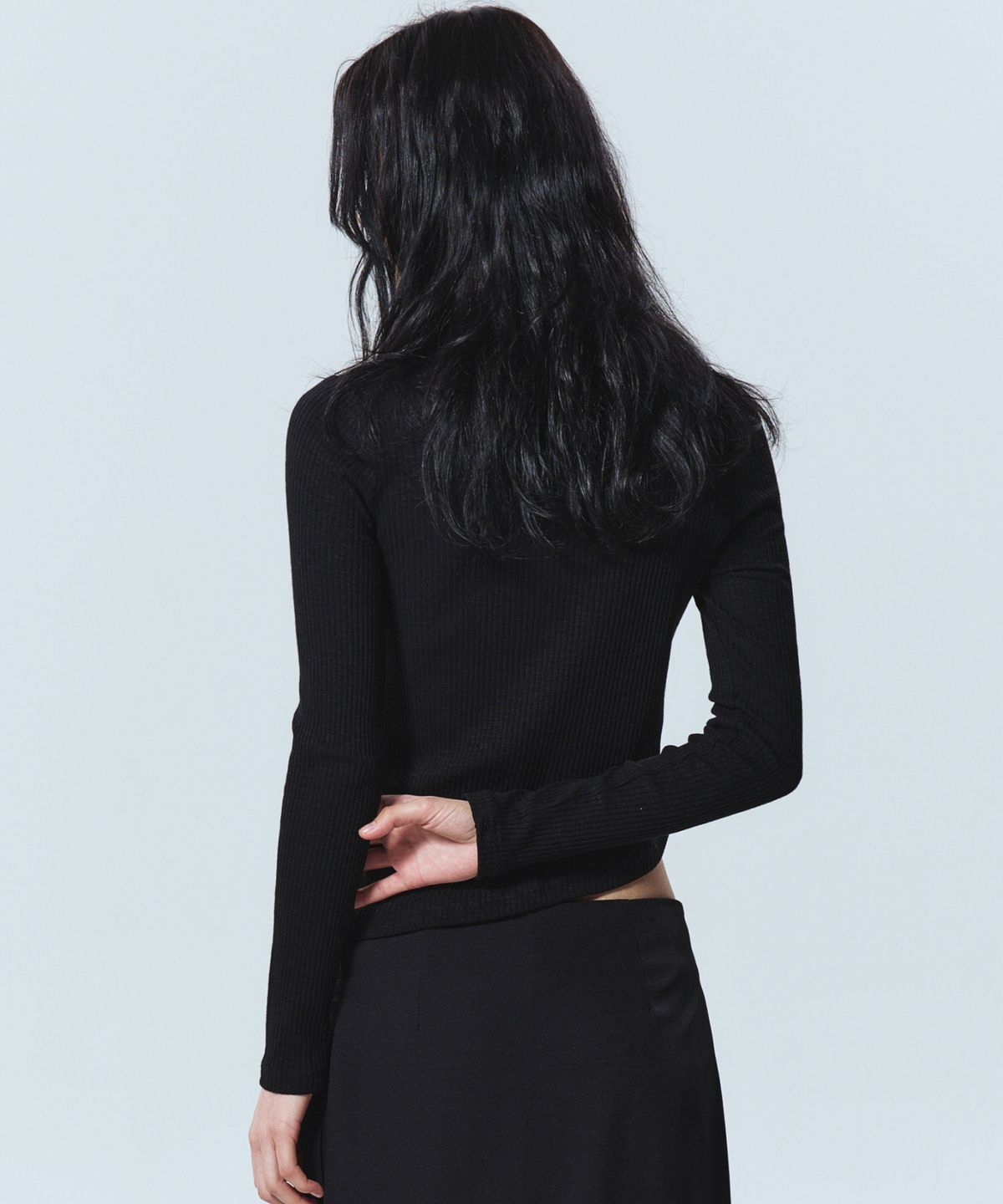 닉앤니콜(NICK&NICOLE) OBLIQUE LINE LONG SLEEVE TOP_BLACK