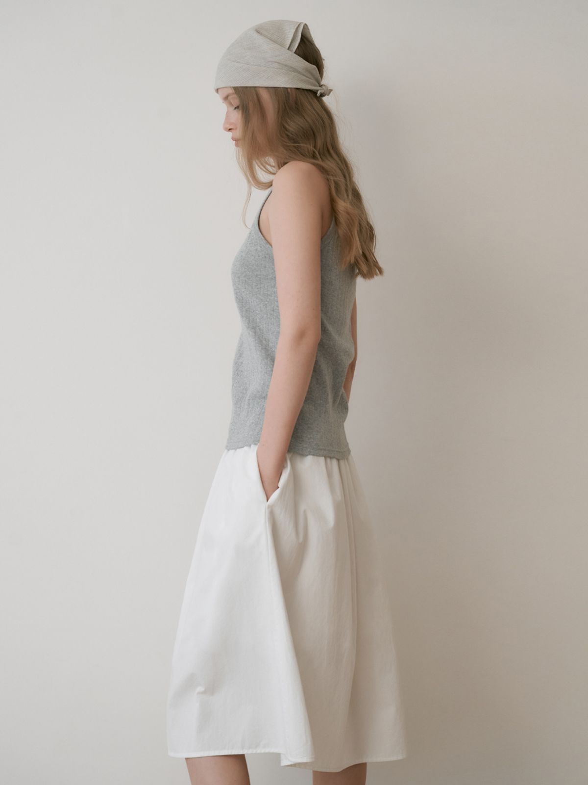 더미튼(THEMITTEN) Milk tea sleeveless (gray)