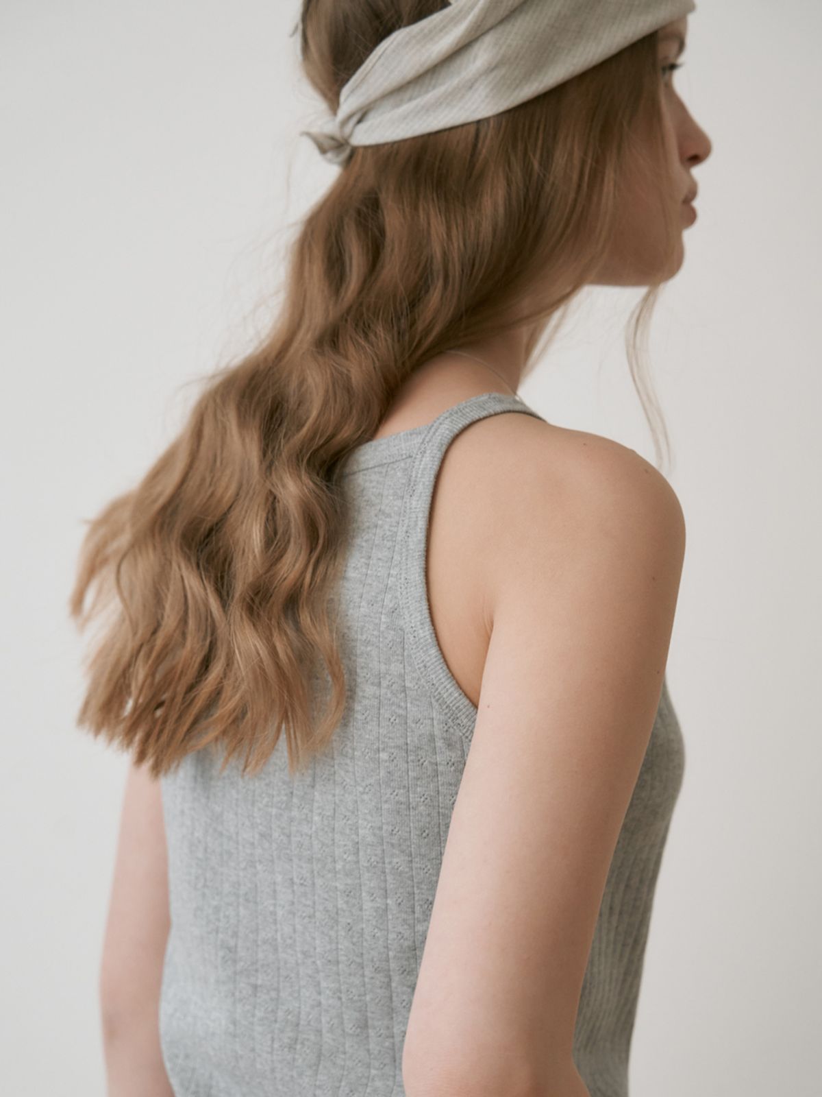 더미튼(THEMITTEN) Milk tea sleeveless (gray)