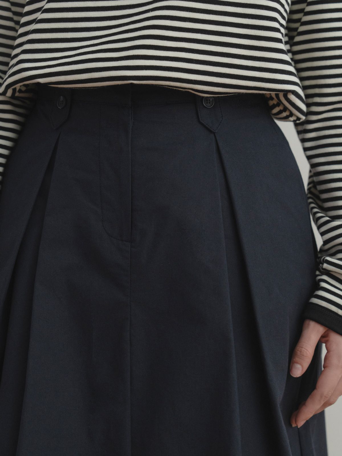 더미튼(THEMITTEN) Peanut midi skirt (navy)