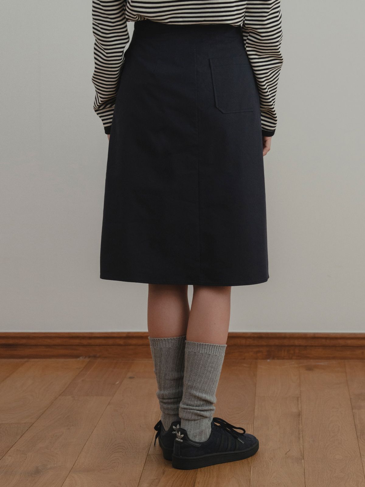 더미튼(THEMITTEN) Peanut midi skirt (navy)