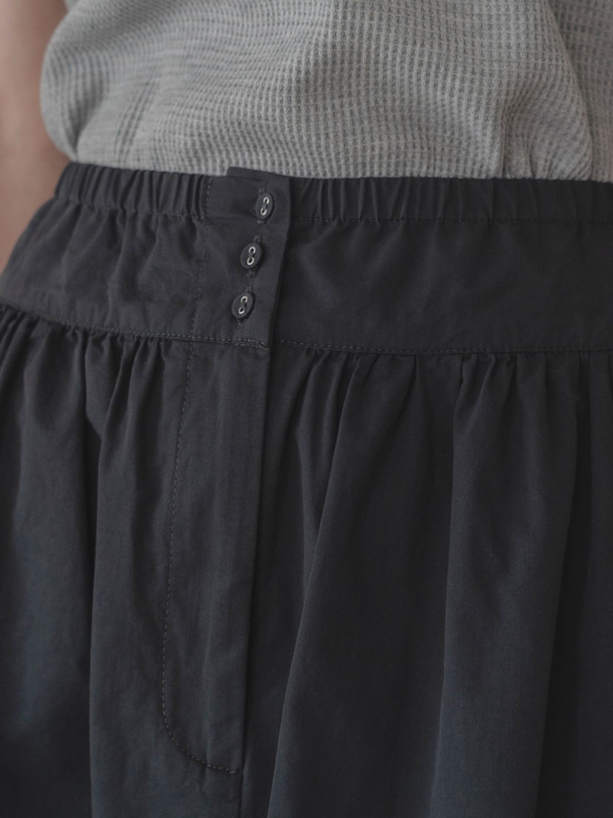 더미튼(THEMITTEN) Labe cotton skirt (navy)