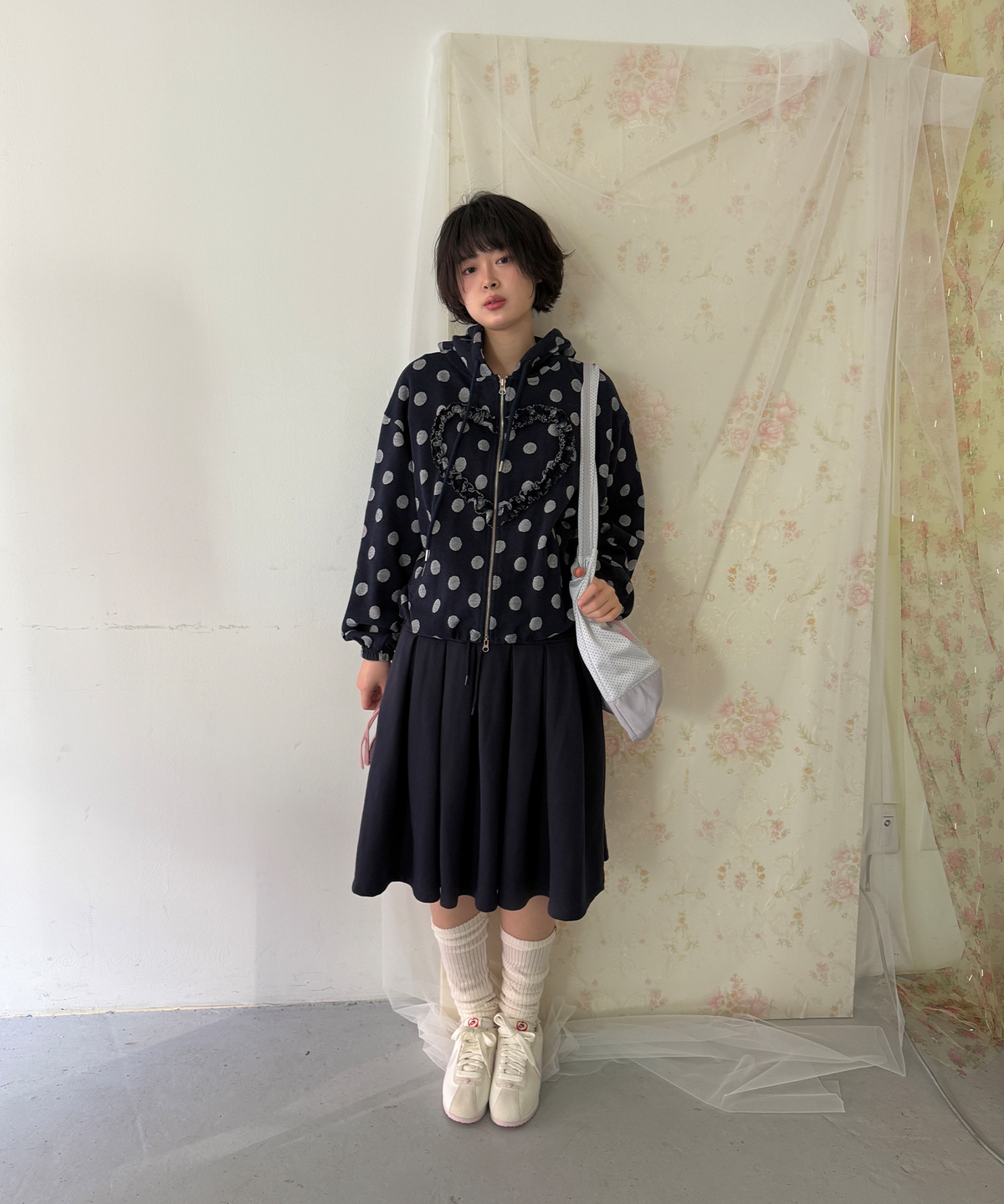 펀프롬펀(FUNFROMFUN) FRILL HEART HOODIE, DOT NAVY