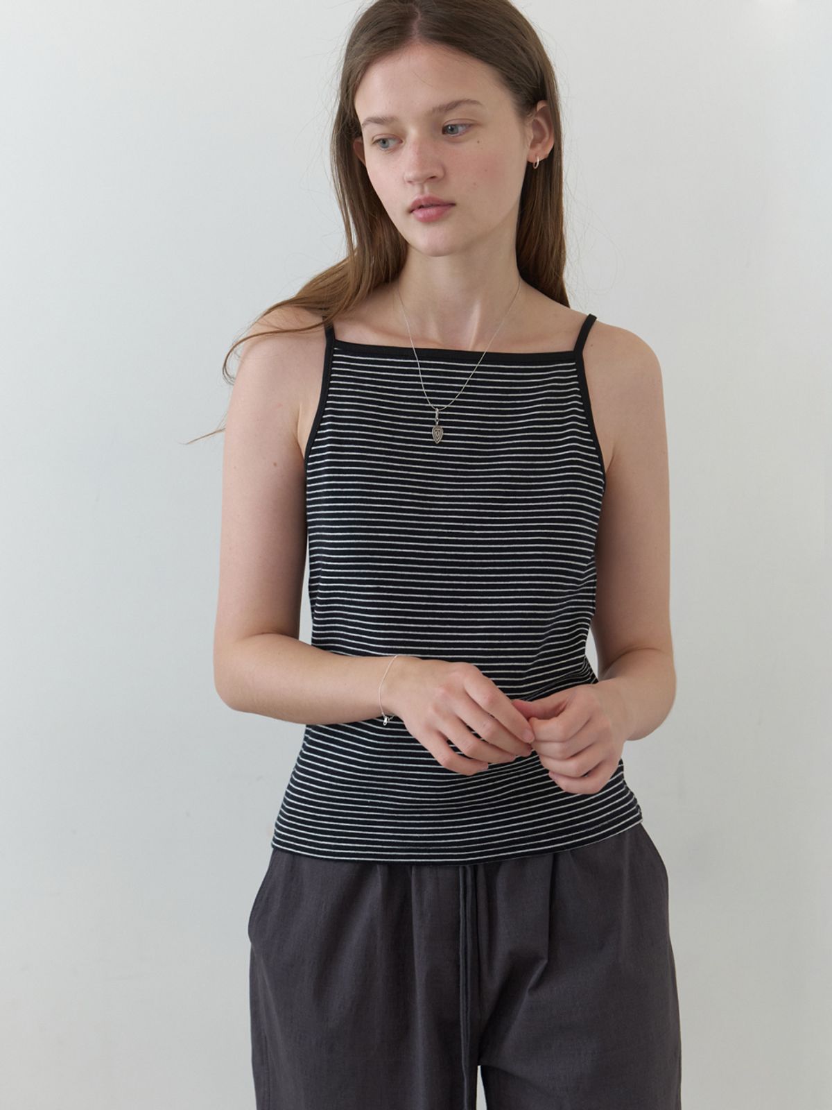 더미튼(THEMITTEN) Grin stripe sleeveless (black)