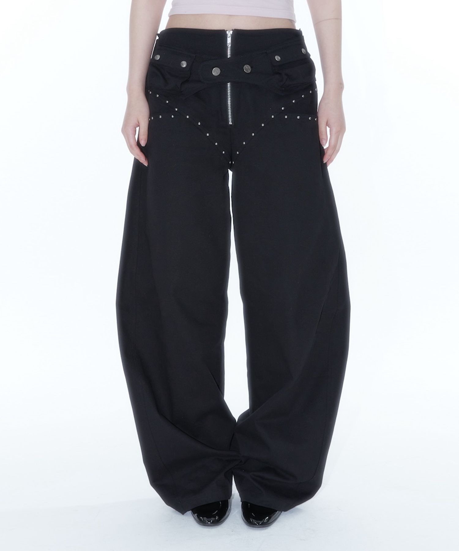 MUSINSA | KASHIKO Belt Rivet Oval Pants Black