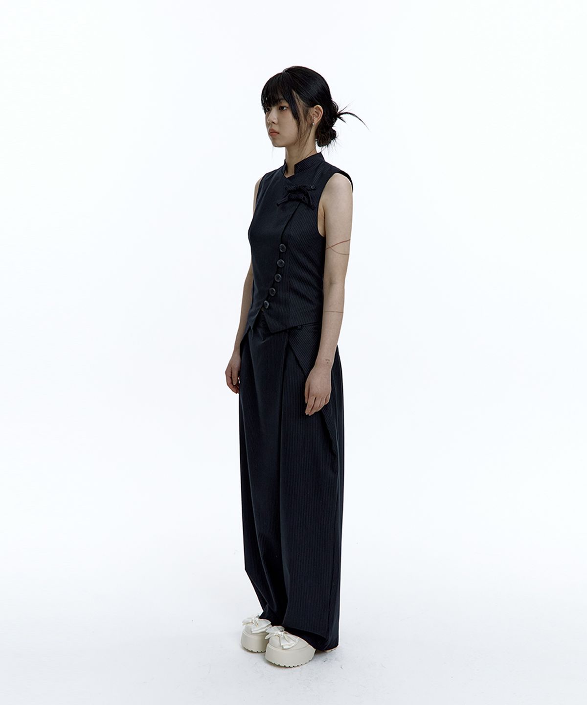카시코(KASHIKO) Pintuck Asymmetric Trousers Stripe
