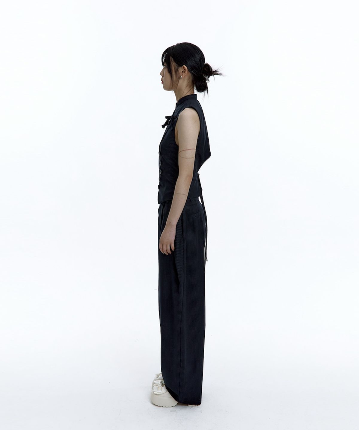 카시코(KASHIKO) Pintuck Asymmetric Trousers Stripe