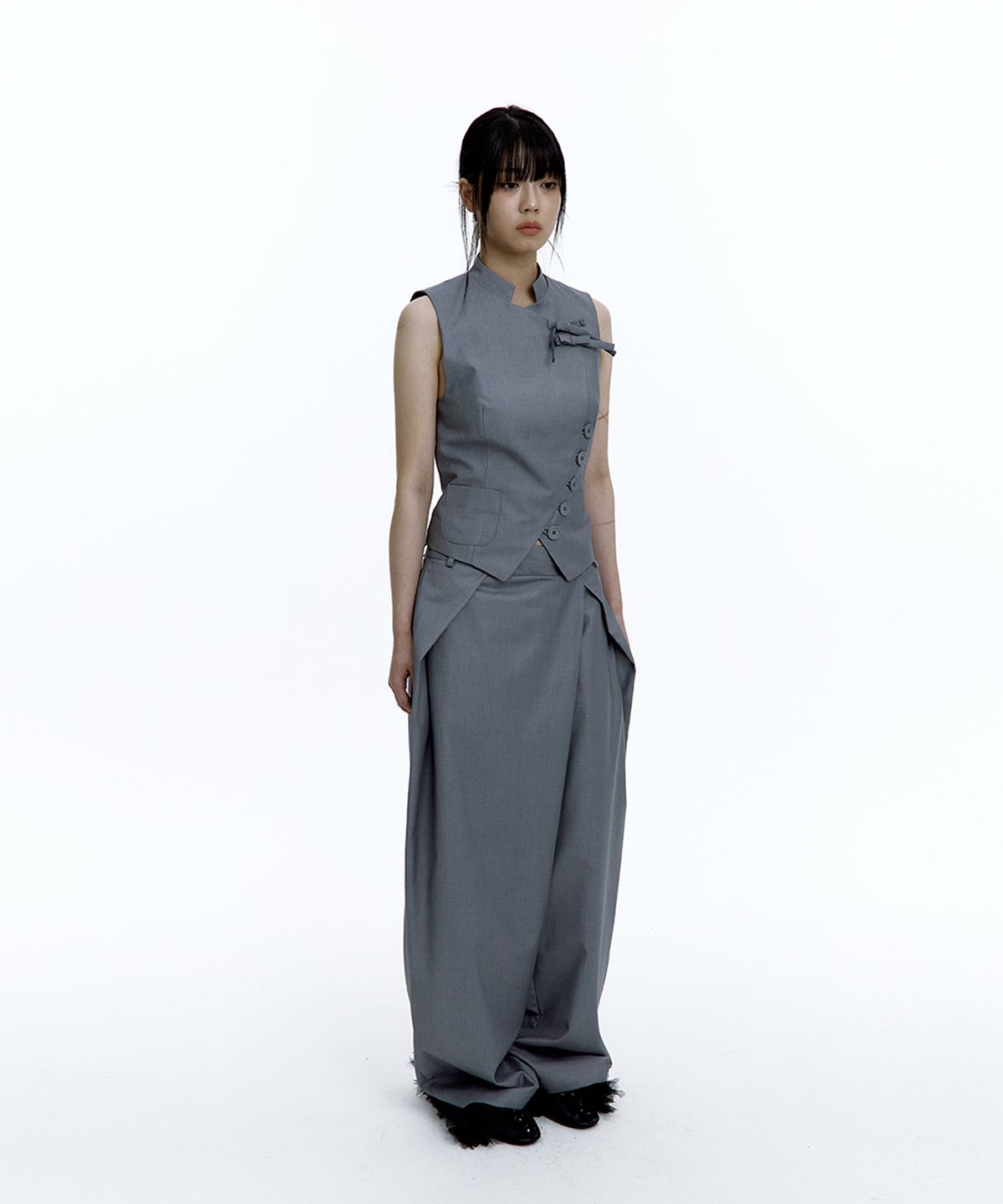 카시코(KASHIKO) Pintuck Asymmetric Trousers Gray