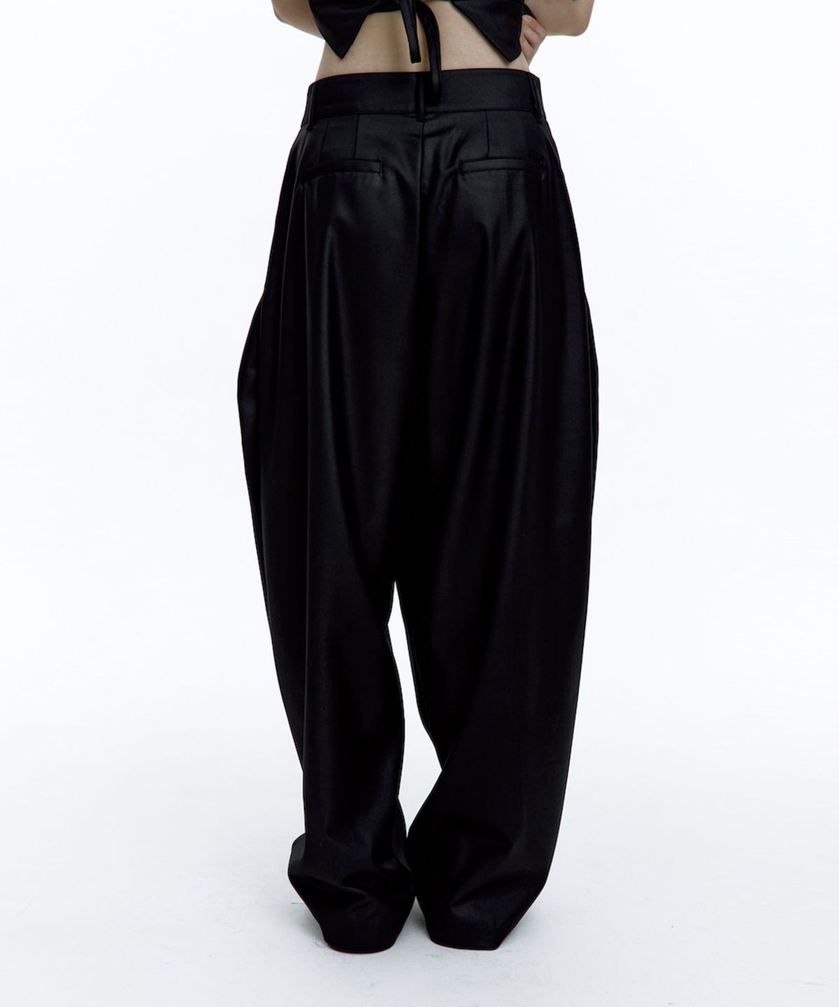 카시코(KASHIKO) Pintuck Asymmetric Trousers Black
