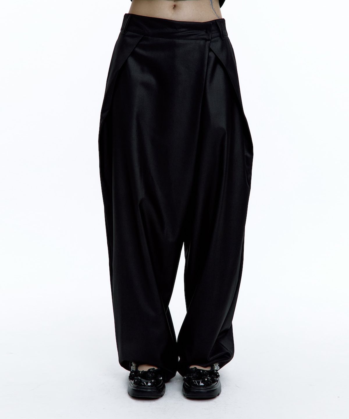 카시코(KASHIKO) Pintuck Asymmetric Trousers Black