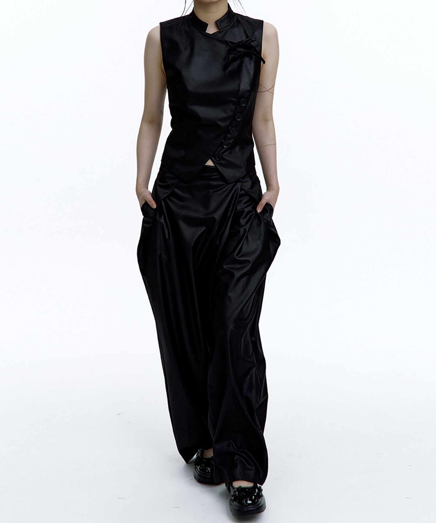 MUSINSA | KASHIKO Pintuck Asymmetric Trousers Black