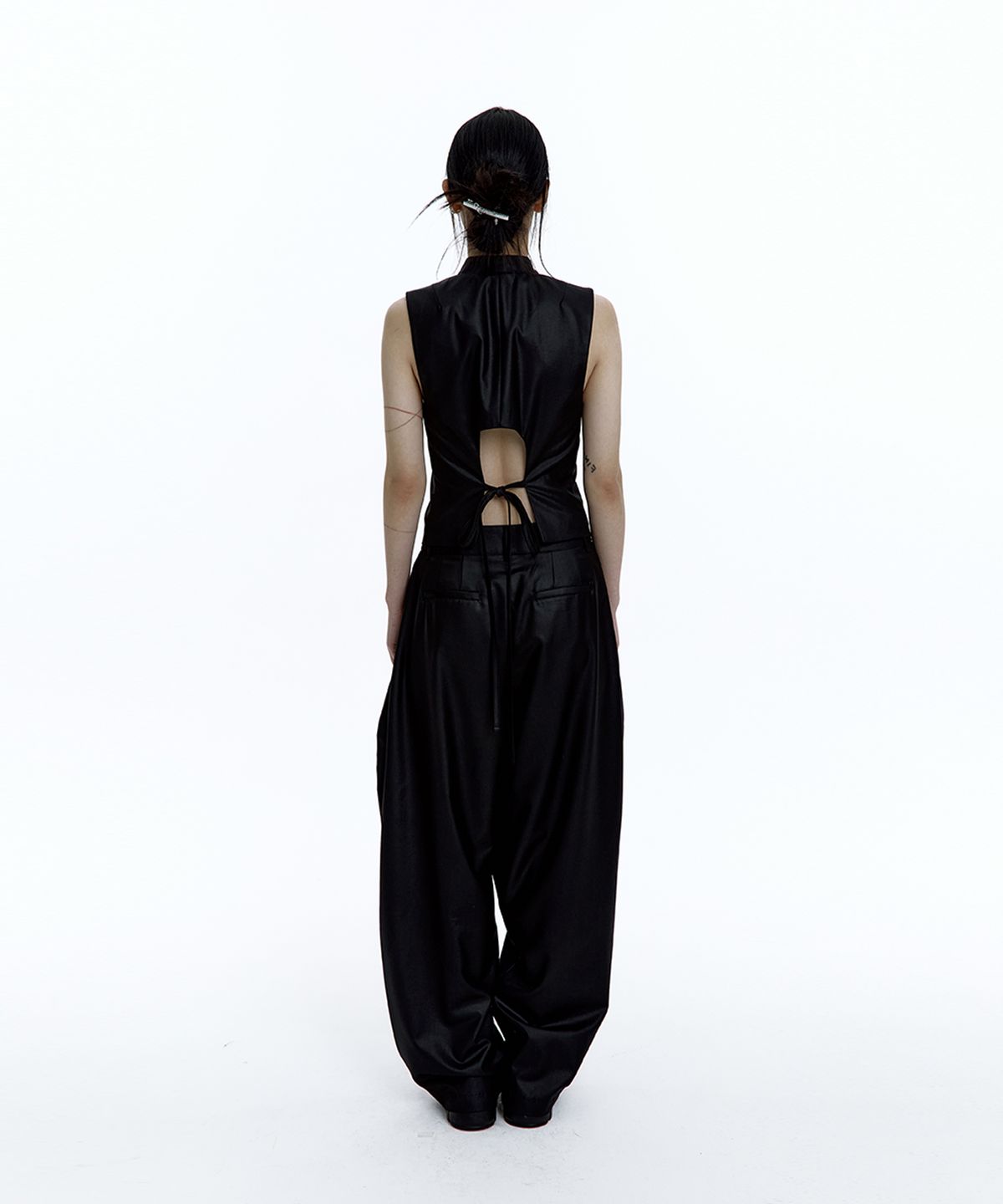 카시코(KASHIKO) Pintuck Asymmetric Trousers Black