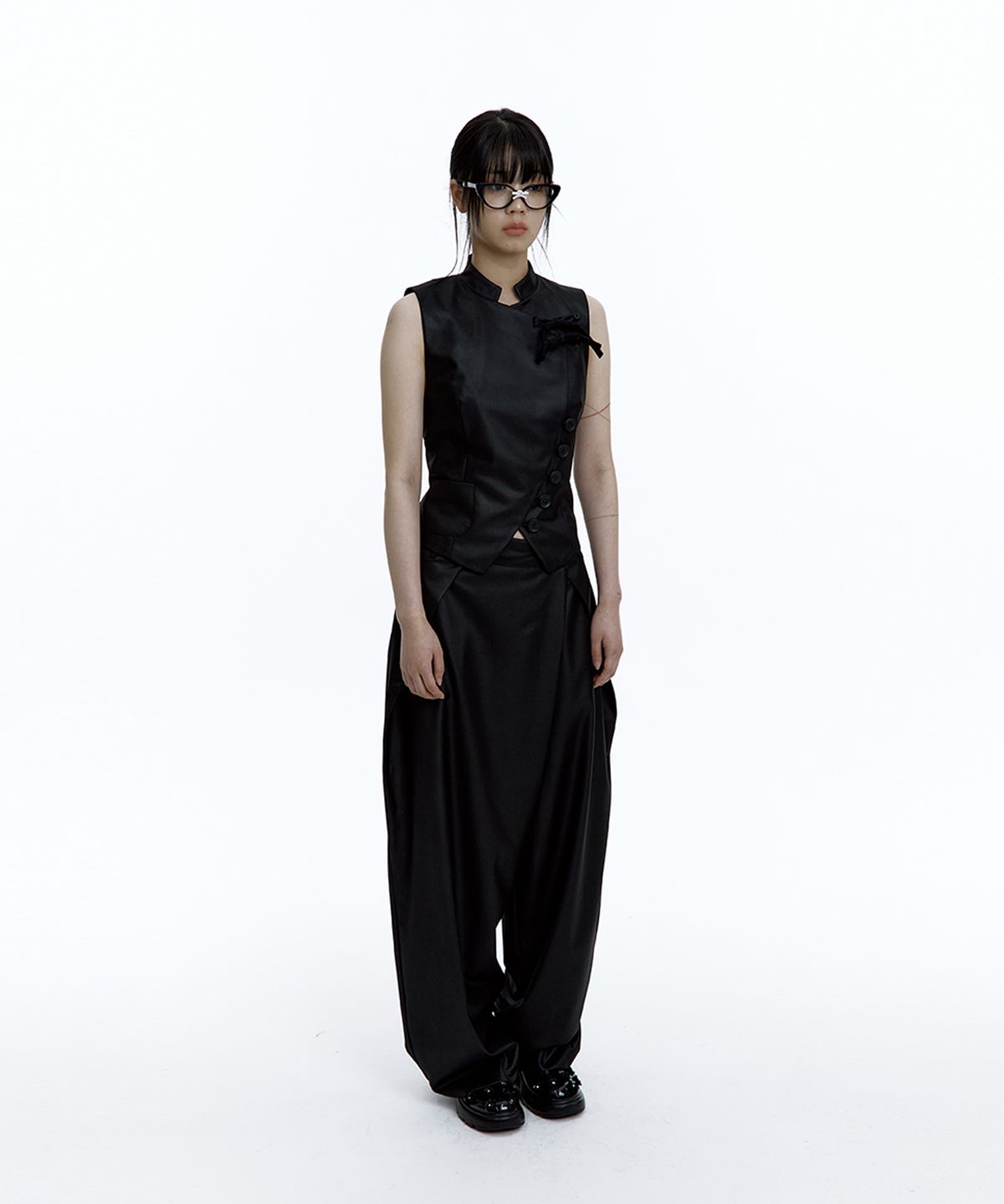 카시코(KASHIKO) Pintuck Asymmetric Trousers Black