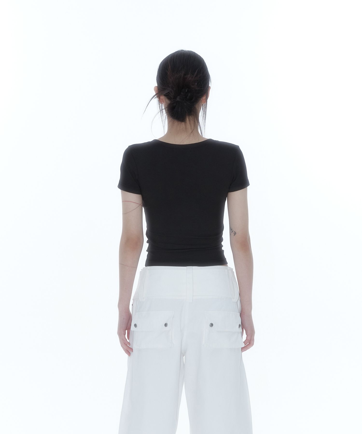 MUSINSA公式 | KASHIKO Flower Heart Baby Tee Black