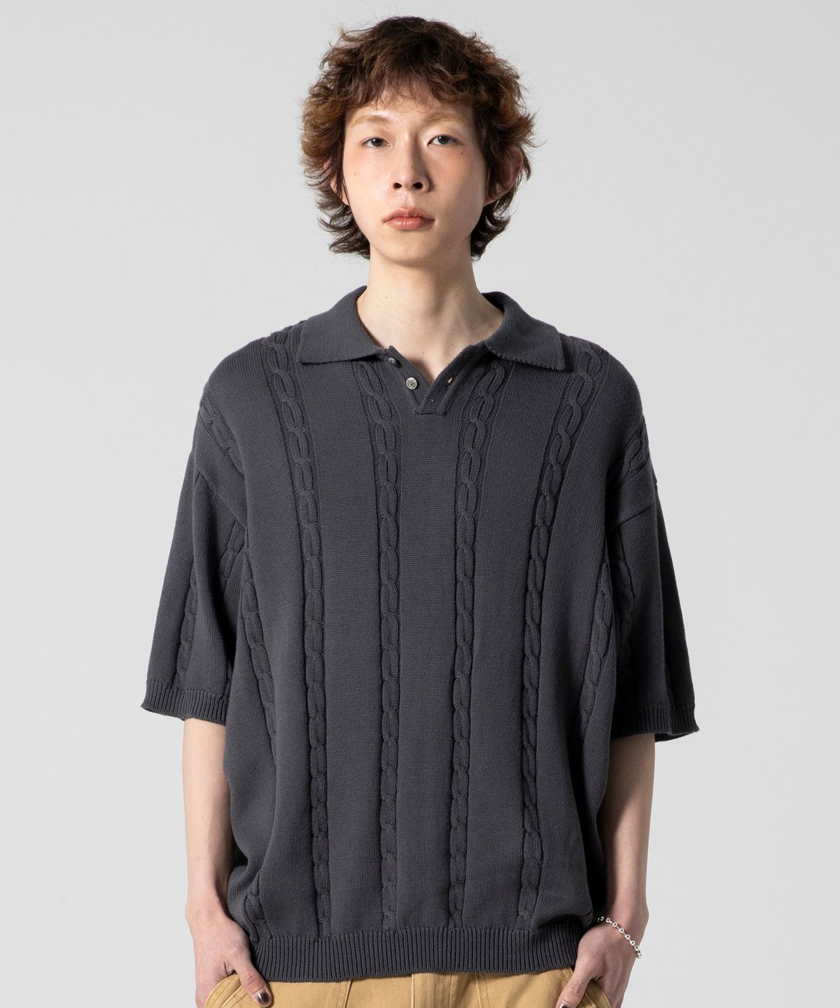 엑스톤즈(XTONZ) XTK016 대퍼딜 꽈배기 니트 (CHARCOAL)