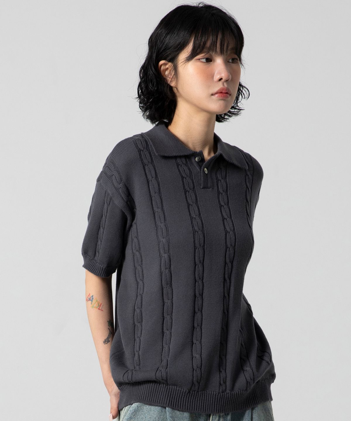 엑스톤즈(XTONZ) XTK016 대퍼딜 꽈배기 니트 (CHARCOAL)