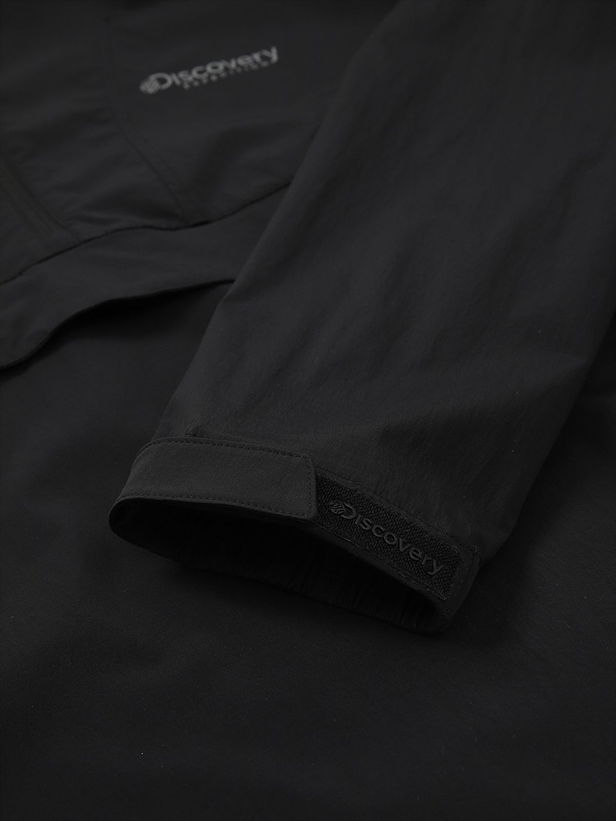 디스커버리 익스페디션(DISCOVERY EXPEDITION) 프레시벤트 남성 폴튼 경량 트레이닝 아노락 (BLACK)