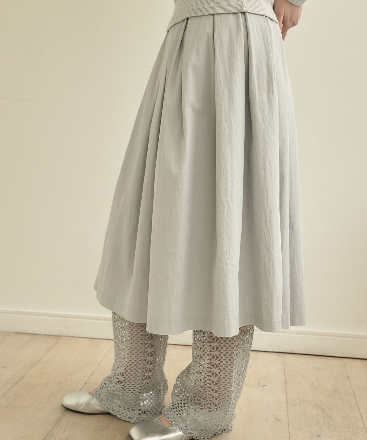 아우로(OURO) COTTON TUCK SKIRT  [ PALE BLUE ]