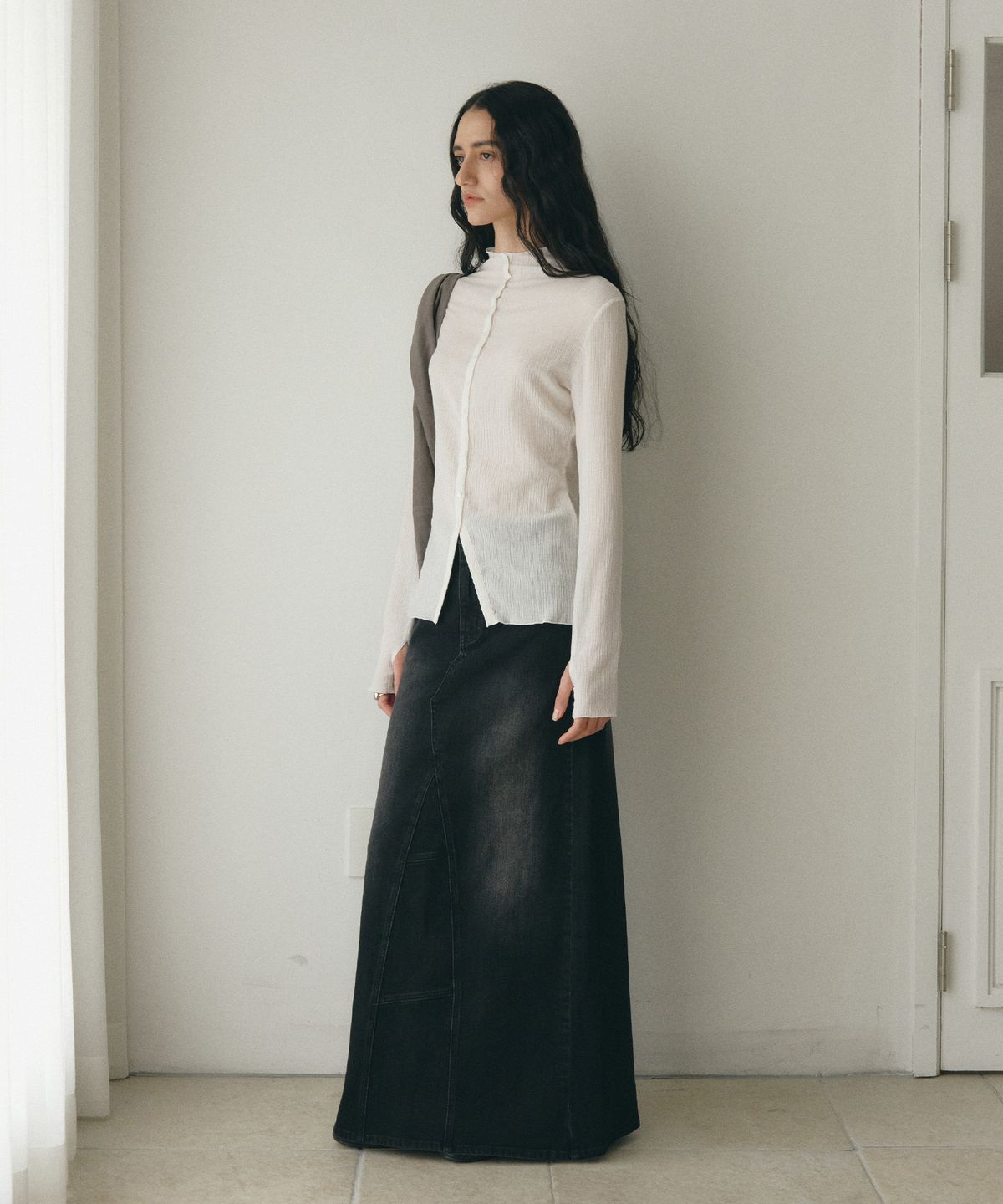 로우타이드(LOW TIDE) PLEATS HALF NECK BUTTON TOP [WHITE]