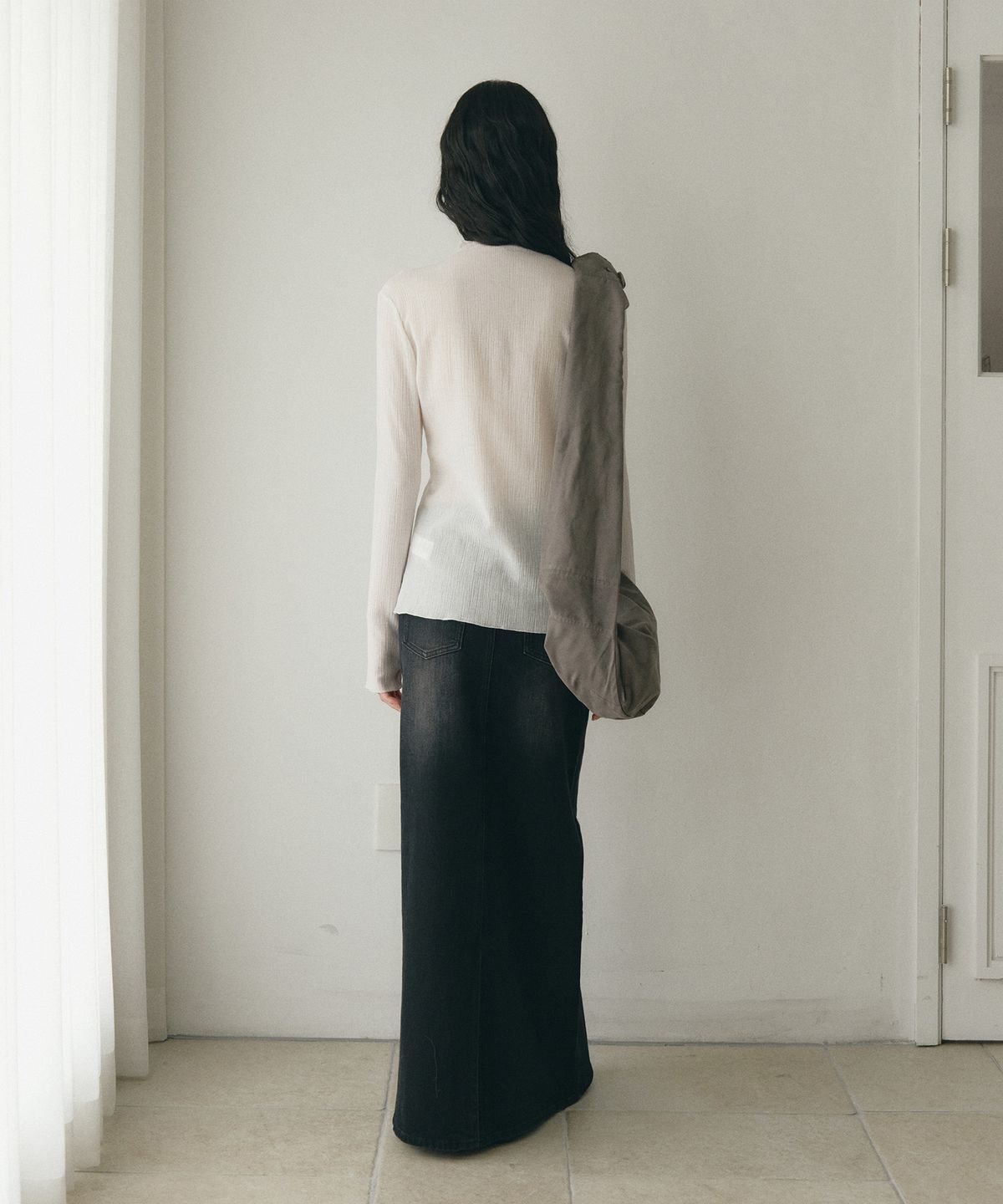 로우타이드(LOW TIDE) PLEATS HALF NECK BUTTON TOP [WHITE]