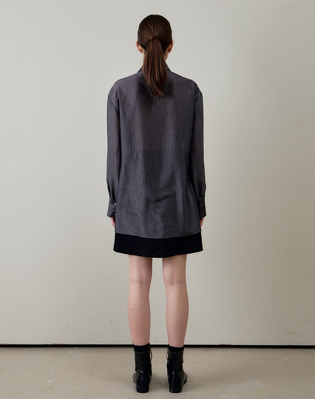 지에마르(GIEMAR) X BLOUSE CHARCOAL 엑스 블라우스 차콜