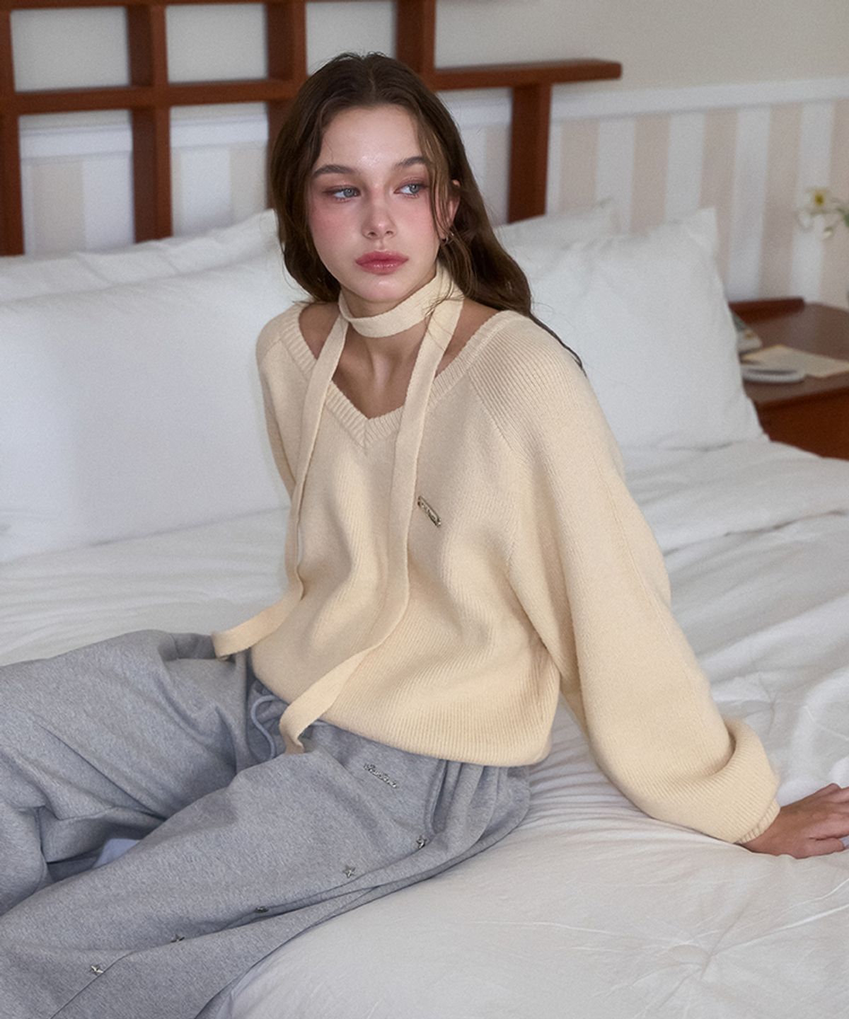 로제프란츠(ROSEFRANTZ) Tie & Vneck Knit [Butter]