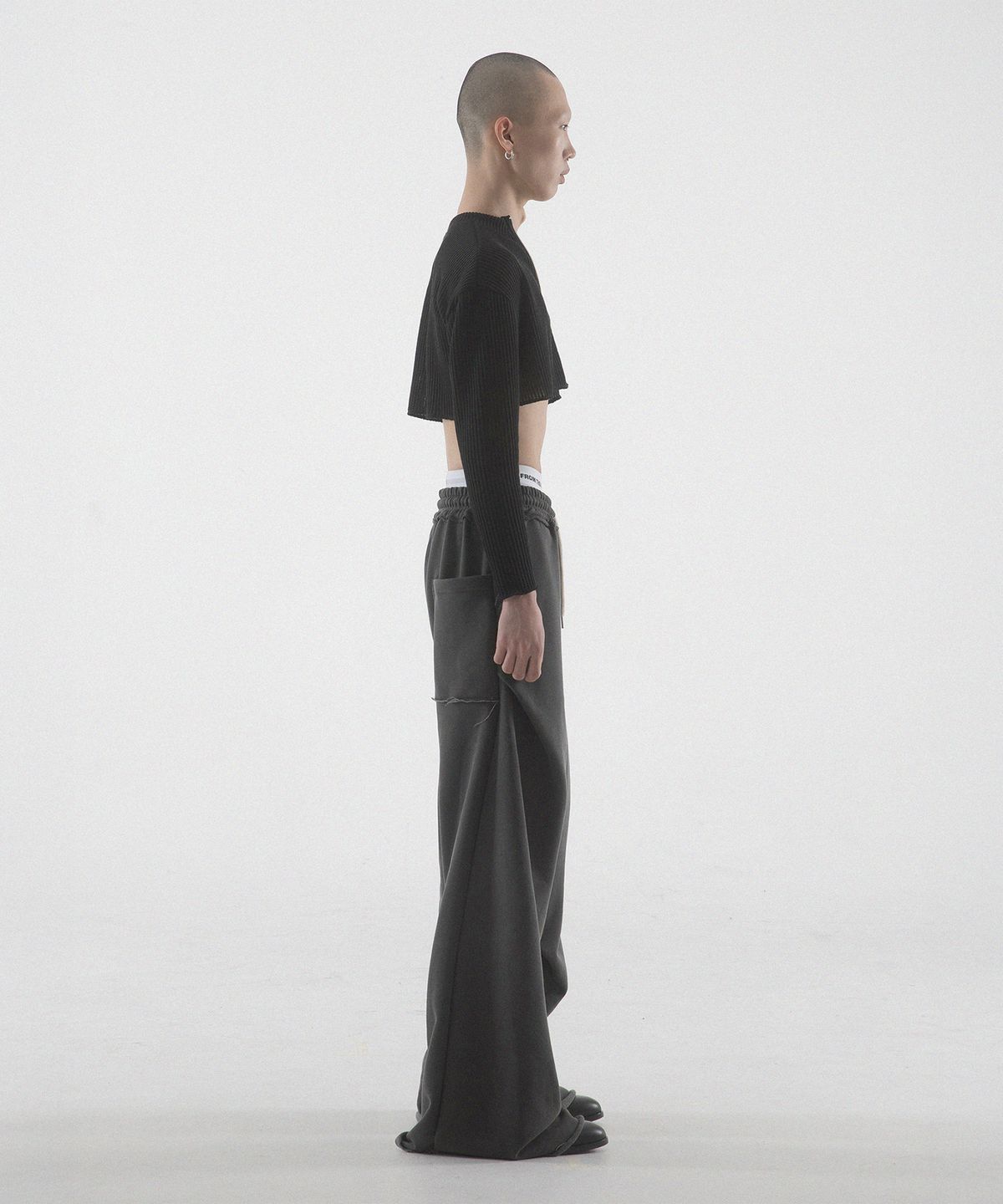 팬쇼(FANSHOW) SIX COLON NINETEEN GEOMETRY PANTS - PIGMENT BLACK