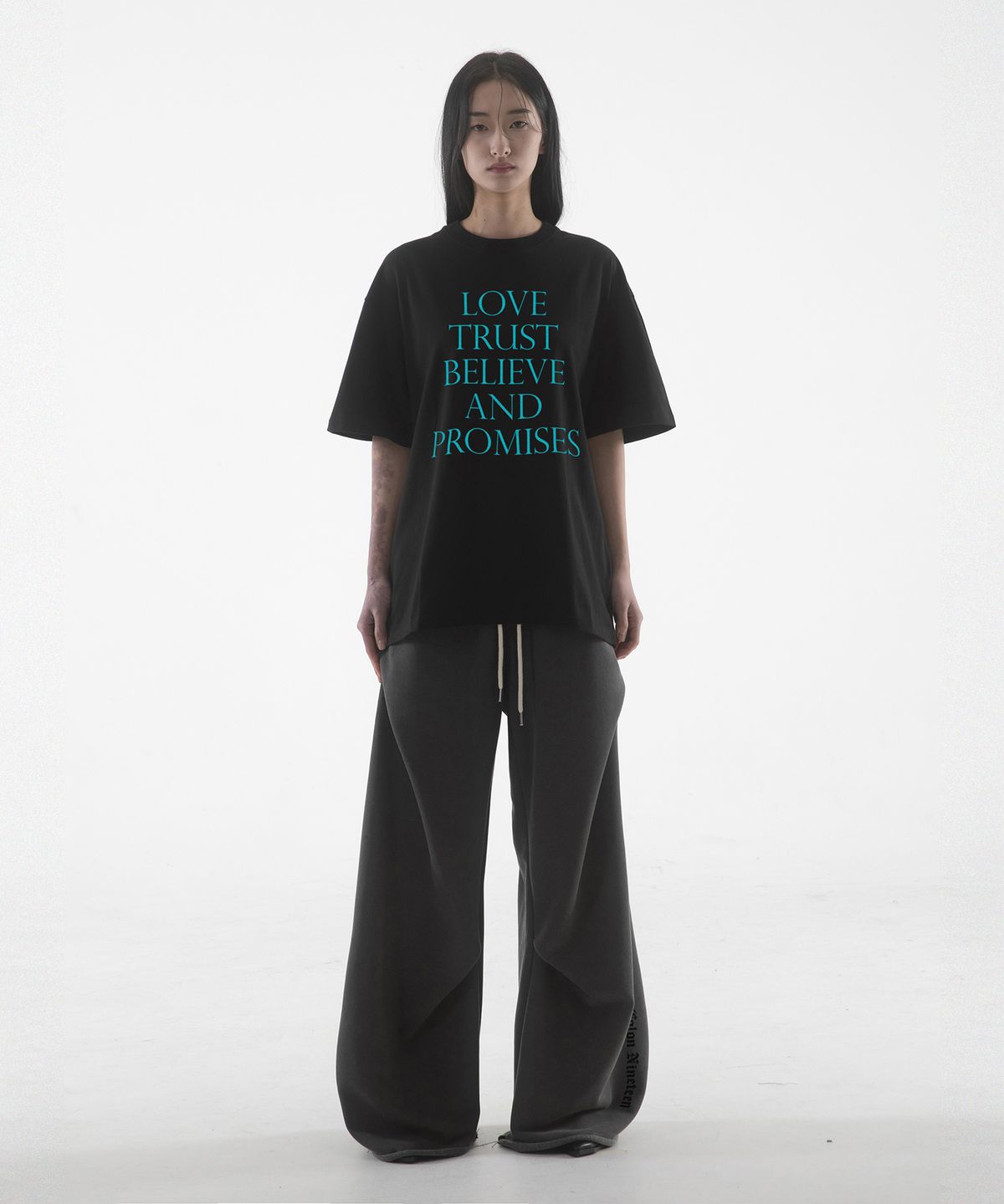 팬쇼(FANSHOW) SIX COLON NINETEEN GEOMETRY PANTS - PIGMENT BLACK