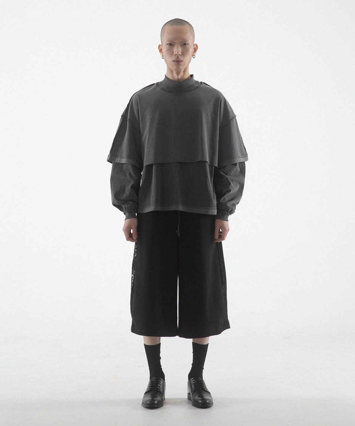 팬쇼(FANSHOW) SCISSORS TUCK SEE-THROUGH 3/4 PANTS - BLACK