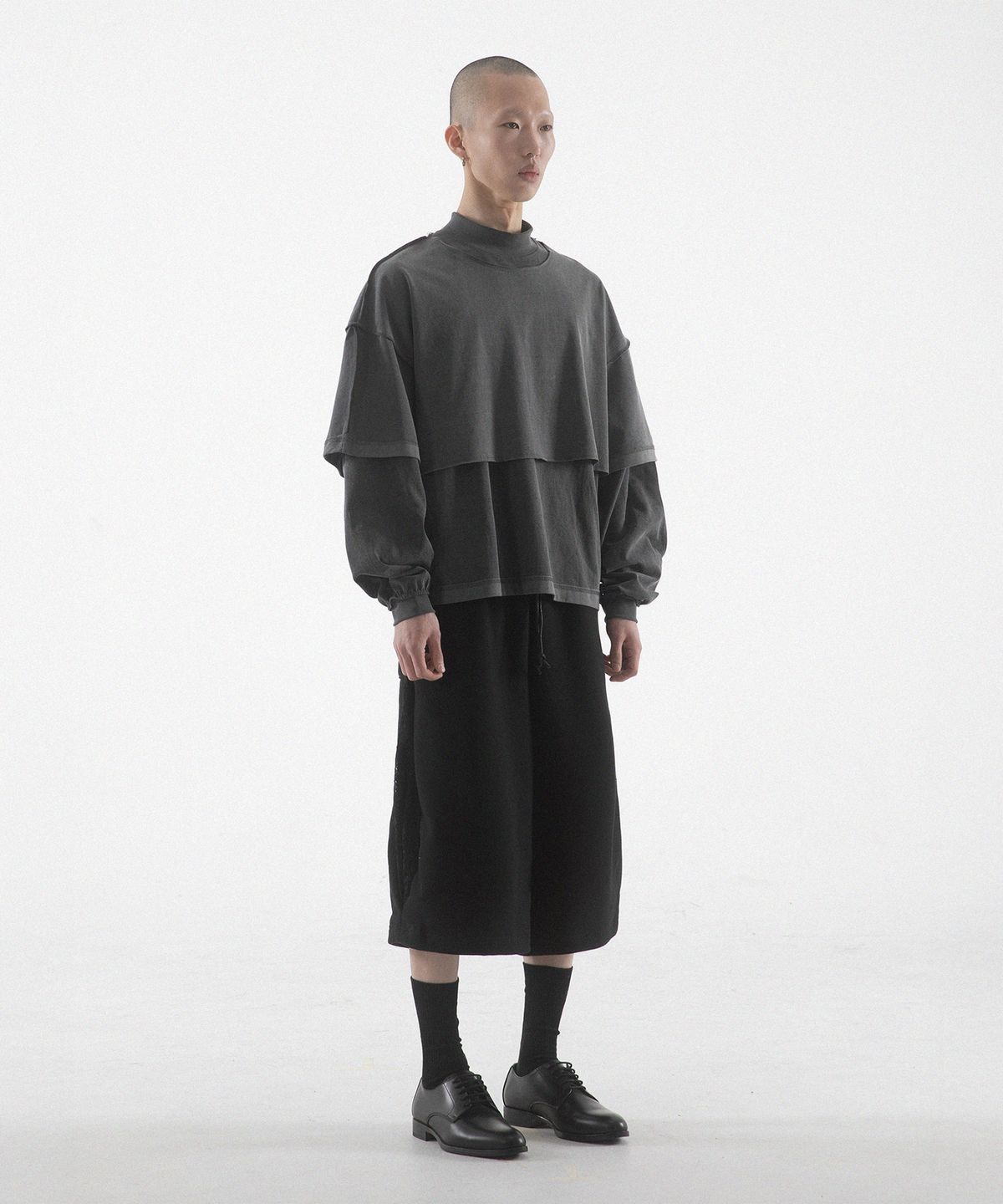 팬쇼(FANSHOW) SCISSORS TUCK SEE-THROUGH 3/4 PANTS - BLACK