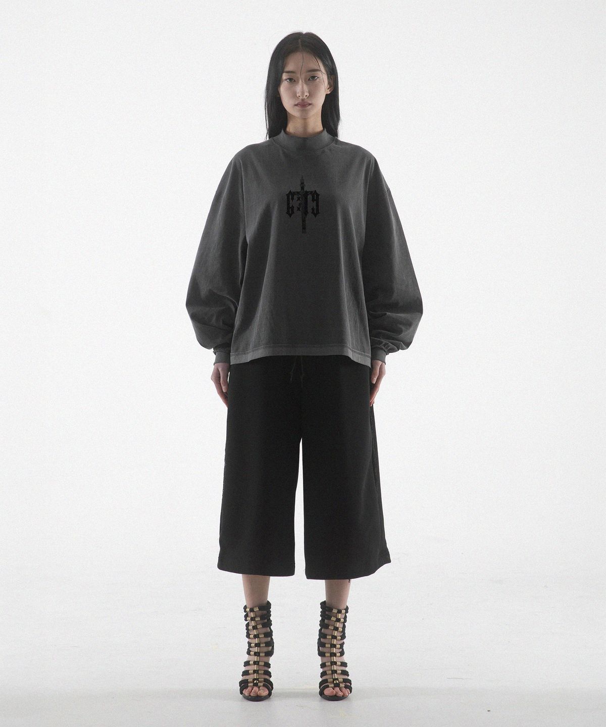 팬쇼(FANSHOW) SCISSORS TUCK SEE-THROUGH 3/4 PANTS - BLACK