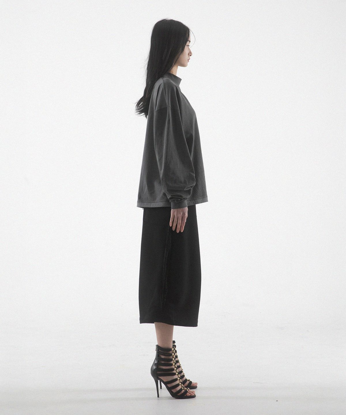 팬쇼(FANSHOW) SCISSORS TUCK SEE-THROUGH 3/4 PANTS - BLACK