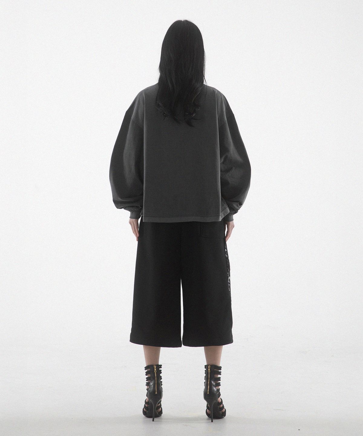 팬쇼(FANSHOW) SCISSORS TUCK SEE-THROUGH 3/4 PANTS - BLACK