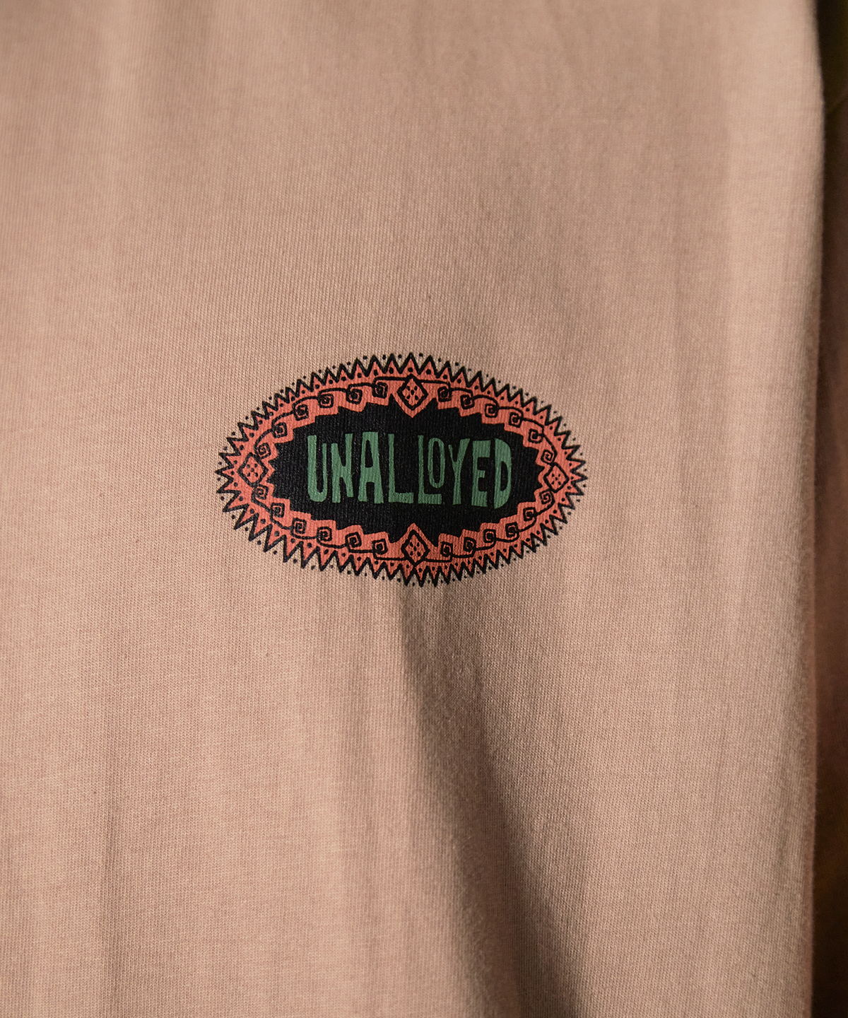 어널로이드(UNALLOYED) 심볼 로고 티셔츠 / 베이지