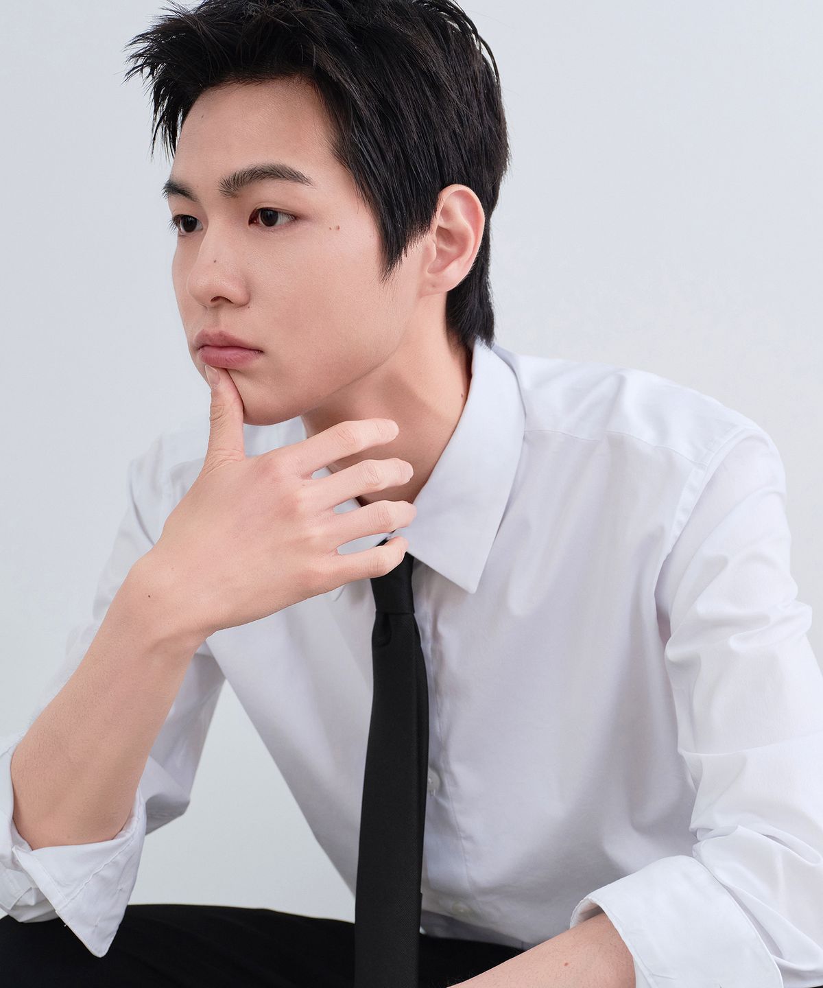 무신사 스탠다드(MUSINSA STANDARD) 실크 솔리드 넥타이 [다크 그레이]