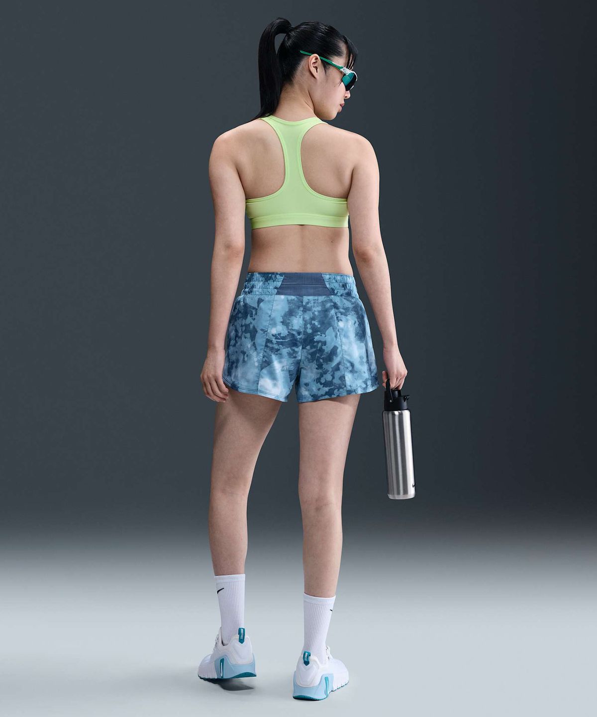나이키(NIKE) 스우시 미디엄 서포트 패드 스포츠 브라 W - 배얼리 볼트:화이트 / DX6822-701