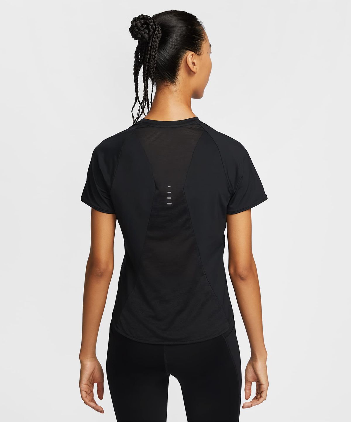 나이키(NIKE) 스위프트 드라이 핏 반소매 러닝 탑 W - 블랙 / HM9699-010
