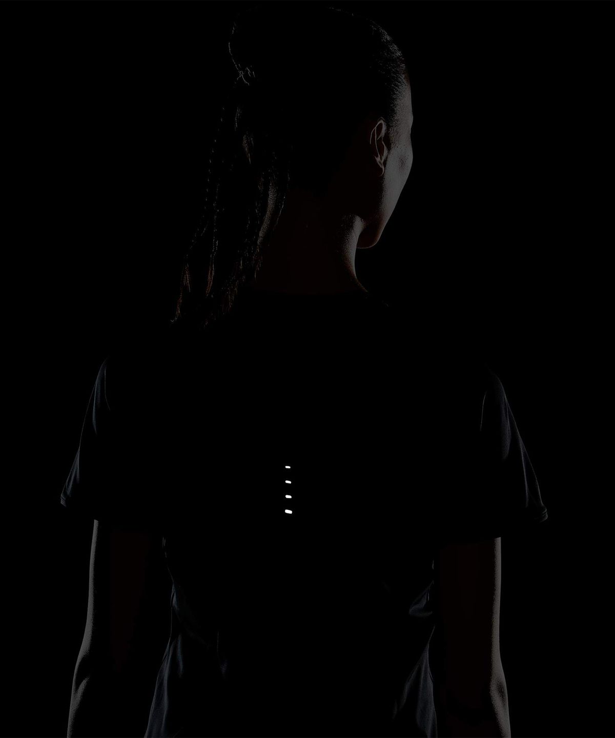 나이키(NIKE) 스위프트 드라이 핏 반소매 러닝 탑 W - 블랙 / HM9699-010