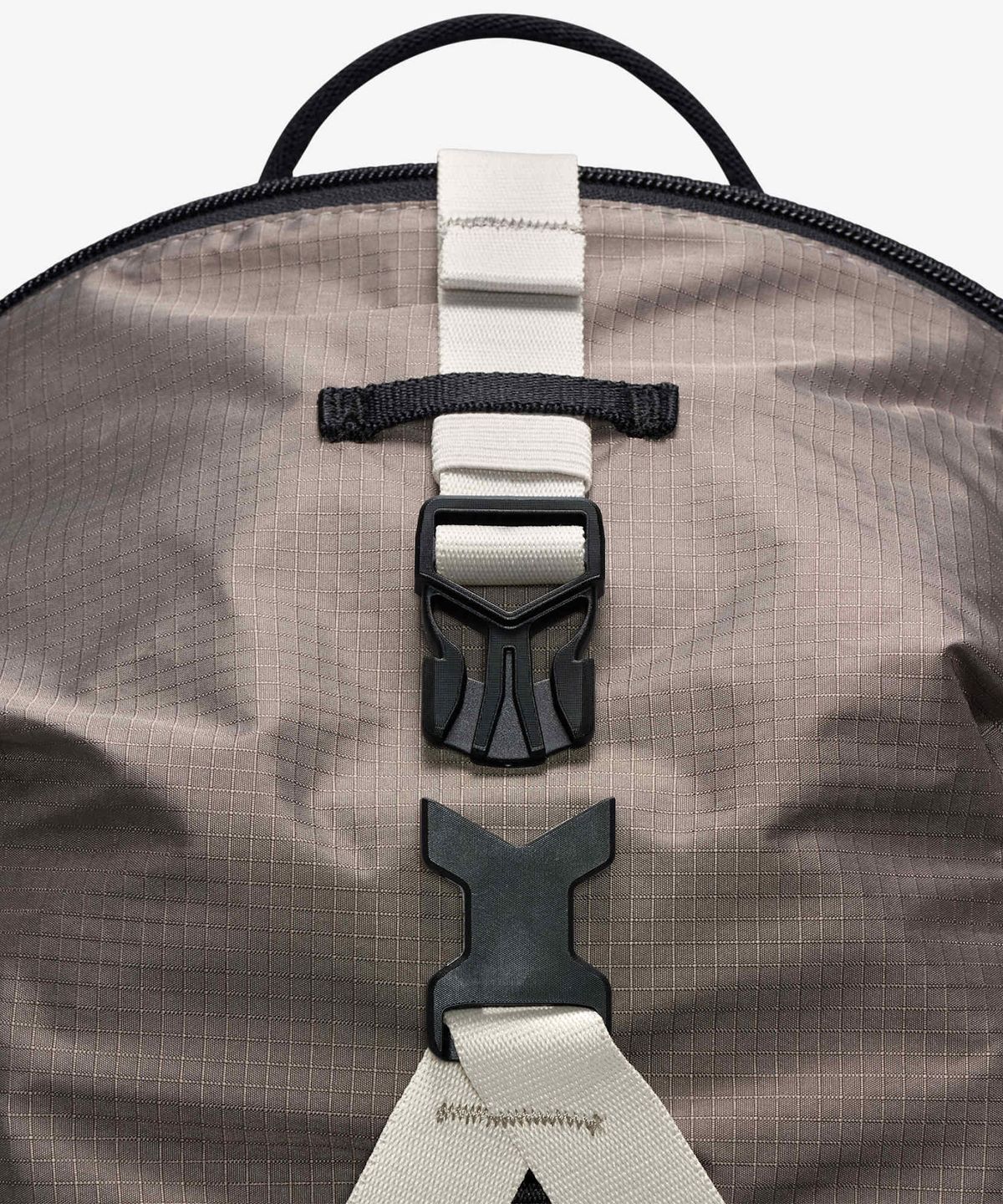 나이키(NIKE) ACG 데이맥스 백팩(25L) - 블랙:칼리지 그레이 / HJ8178-010