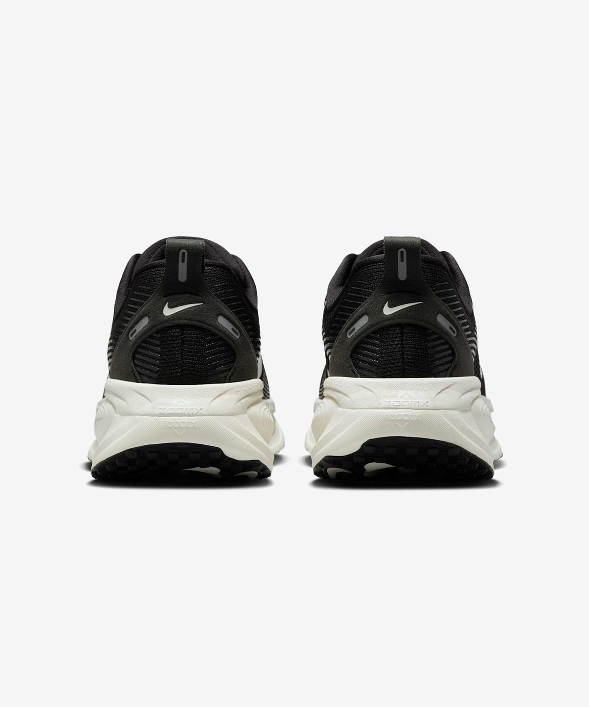 나이키(NIKE) 보메로 18 W - 블랙:코코넛 밀크:라이트 아이언 오어:서밋 화이트 / HM6804-005