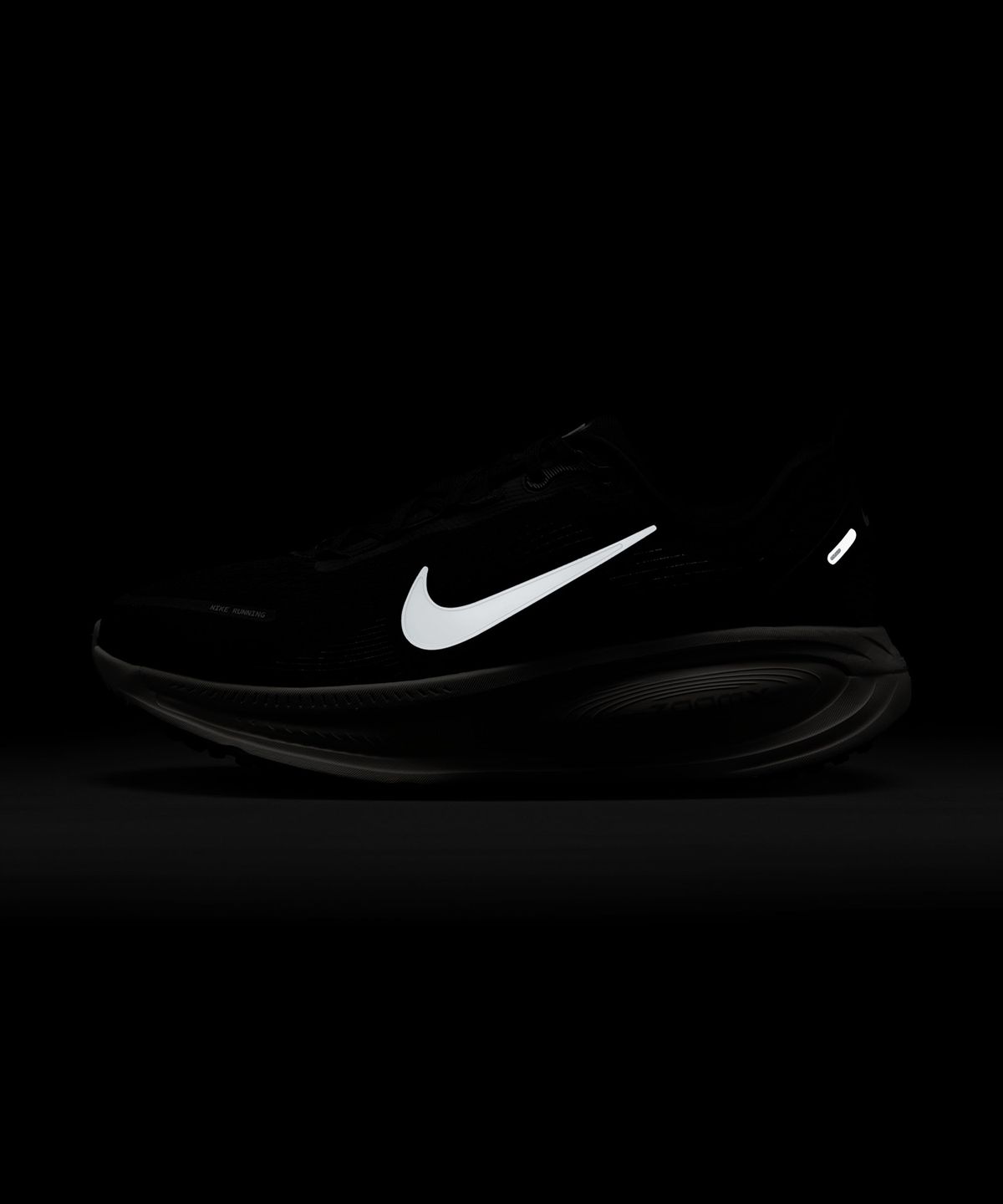 나이키(NIKE) 보메로 18 W - 블랙:코코넛 밀크:라이트 아이언 오어:서밋 화이트 / HM6804-005
