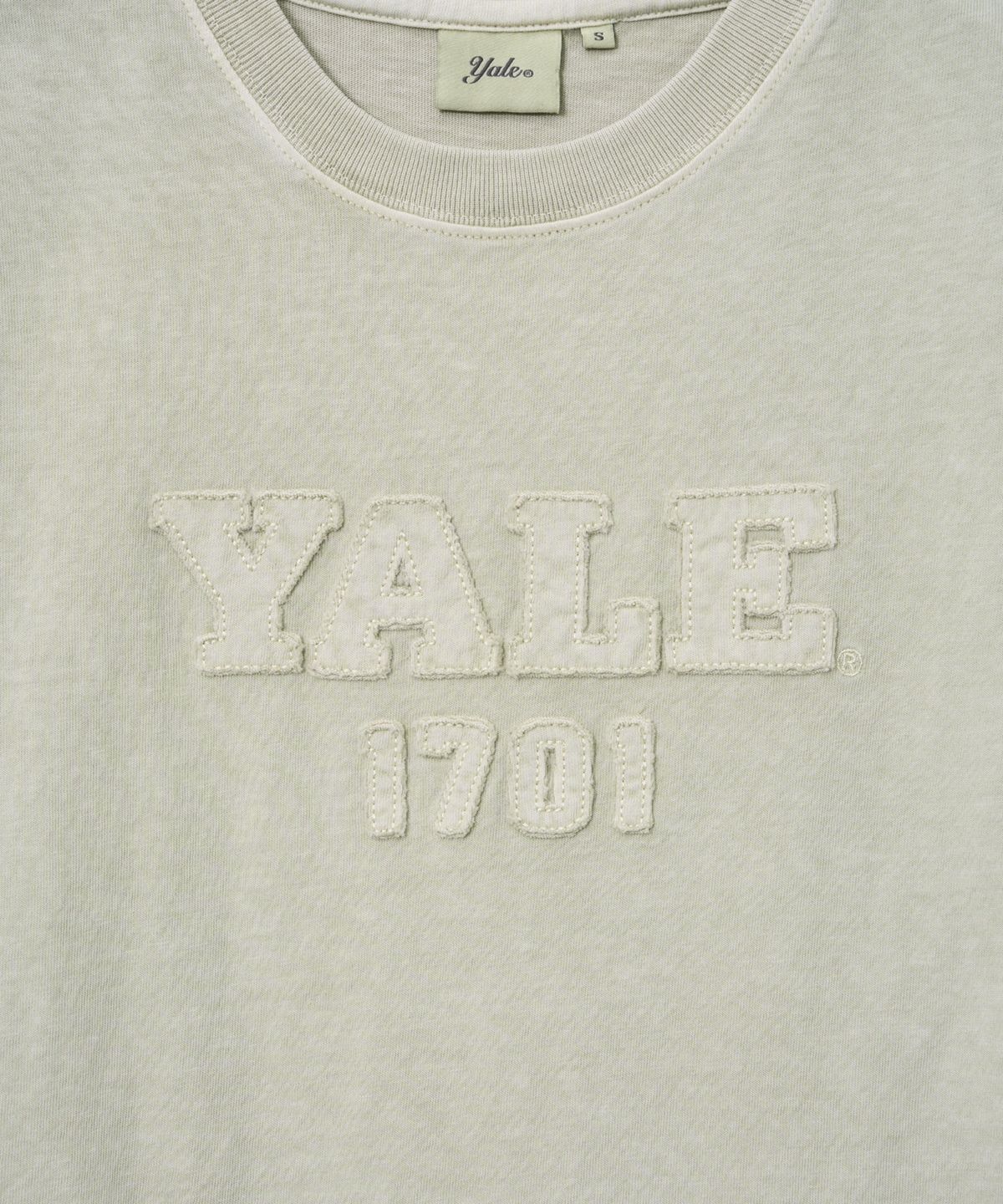 예일(YALE) 우먼즈 피그먼트 아플리케 티셔츠_아이보리