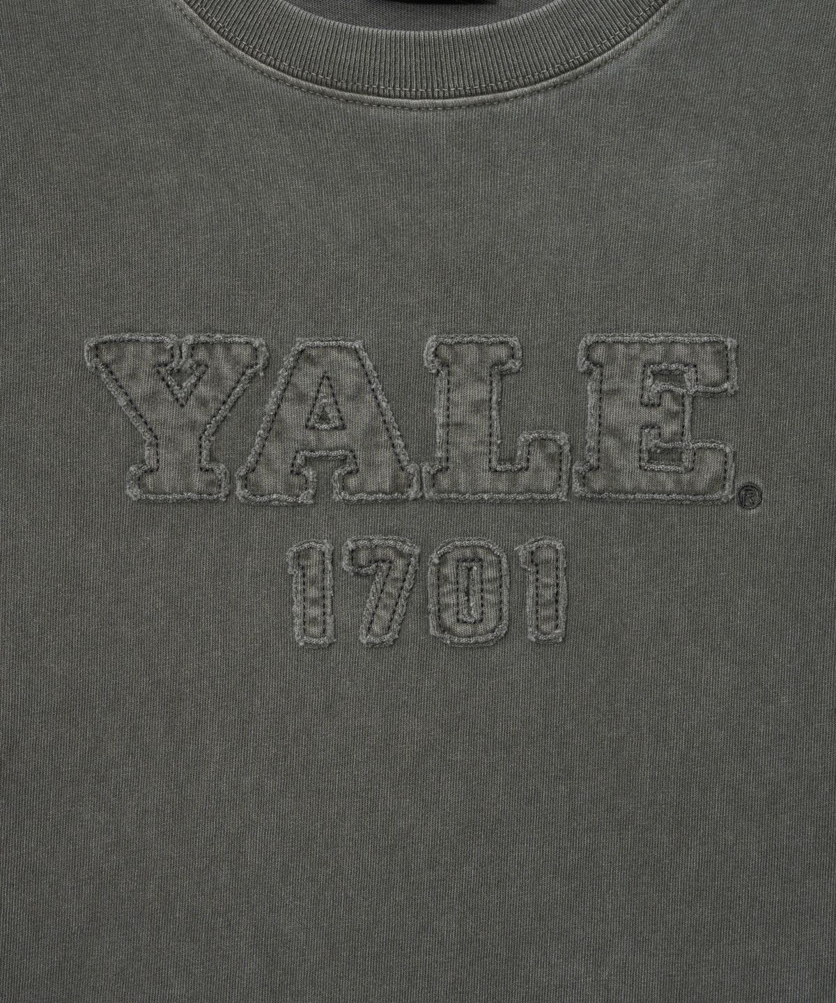 예일(YALE) 우먼즈 피그먼트 아플리케 티셔츠_차콜
