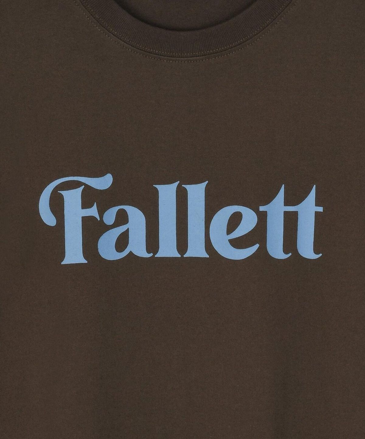 팔렛(FALLETT) 스토리 로고 에센셜 반팔티 브라운