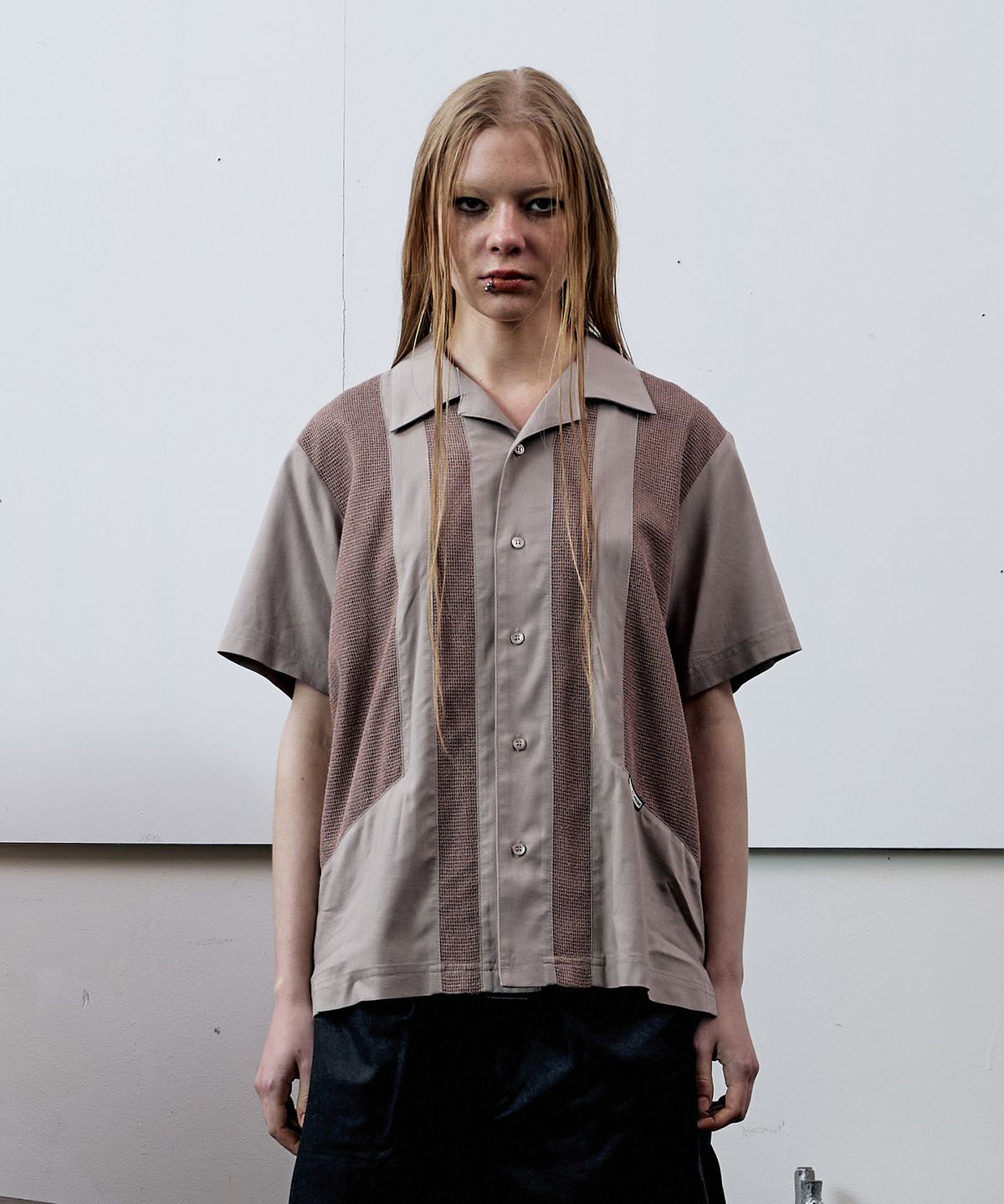 더바이닐하우스(THEVINYLHOUSE) LINEN MESH SHORT SLEEVE SHIRTS BROWN