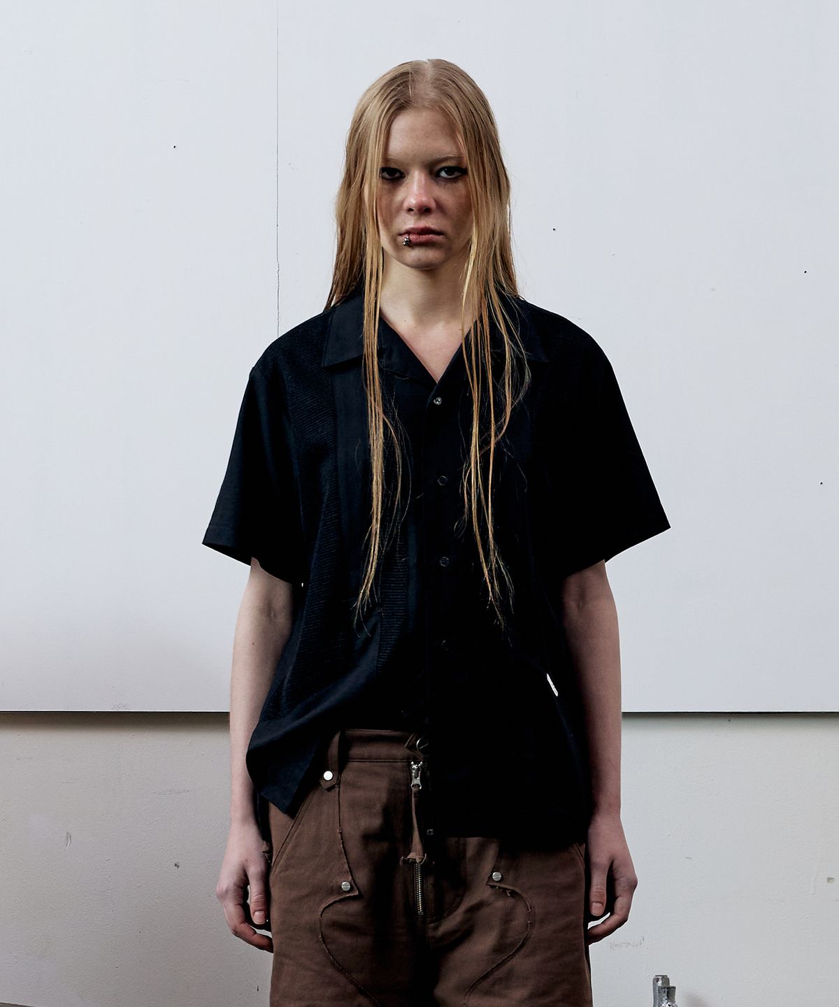 더바이닐하우스(THEVINYLHOUSE) LINEN MESH SHORT SLEEVE SHIRTS BLACK
